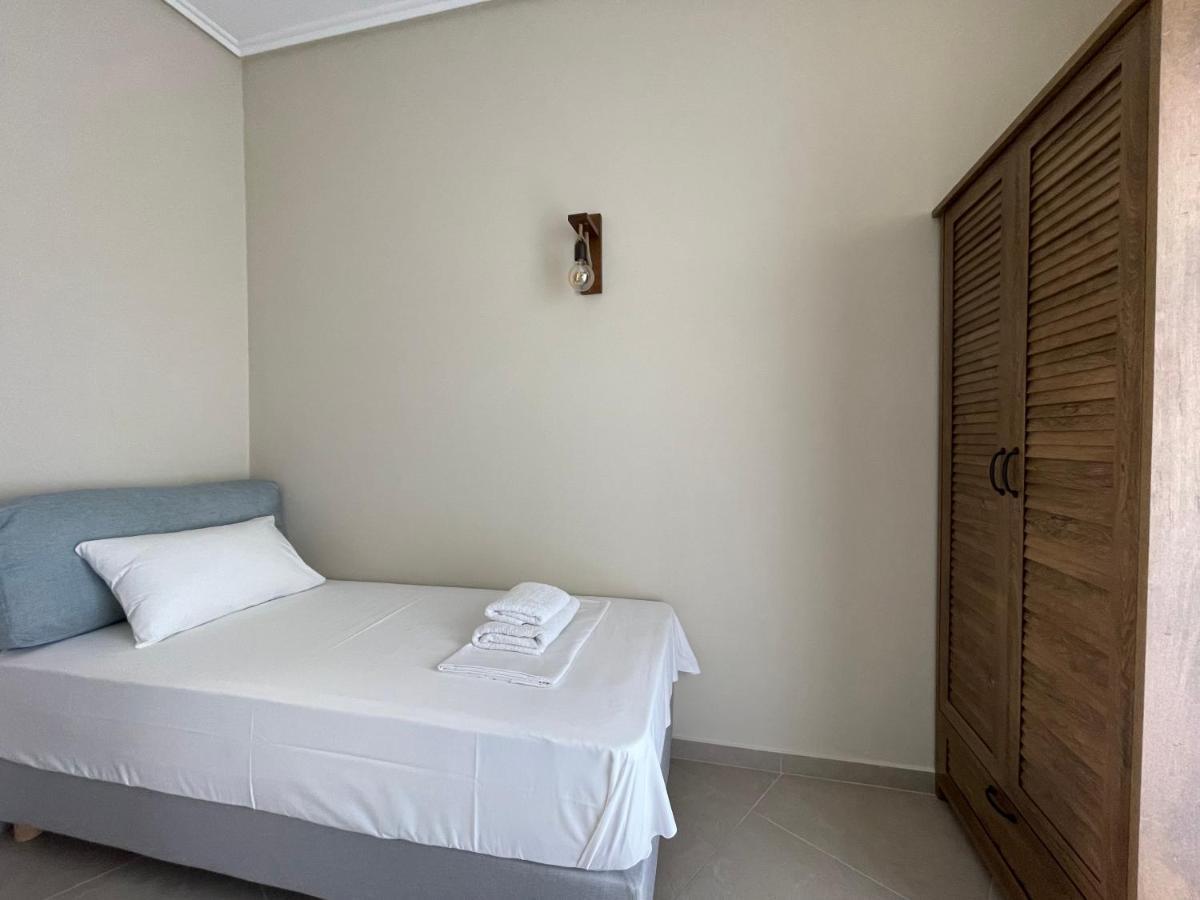Helen Hotel Poros Town Exterior photo