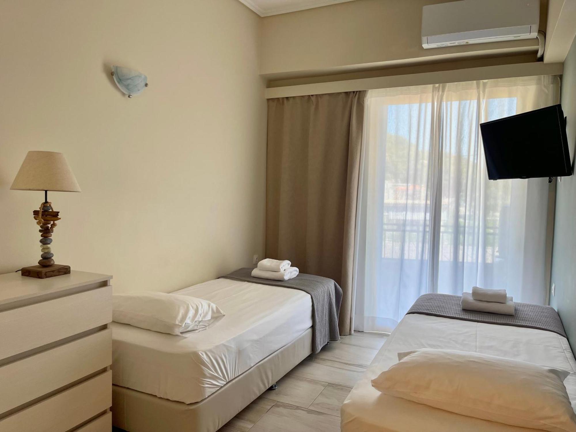 Helen Hotel Poros Town Exterior photo