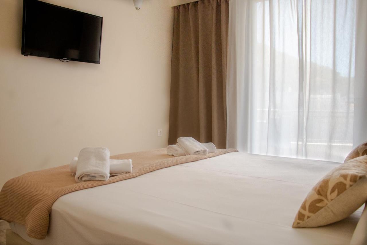 Helen Hotel Poros Town Exterior photo
